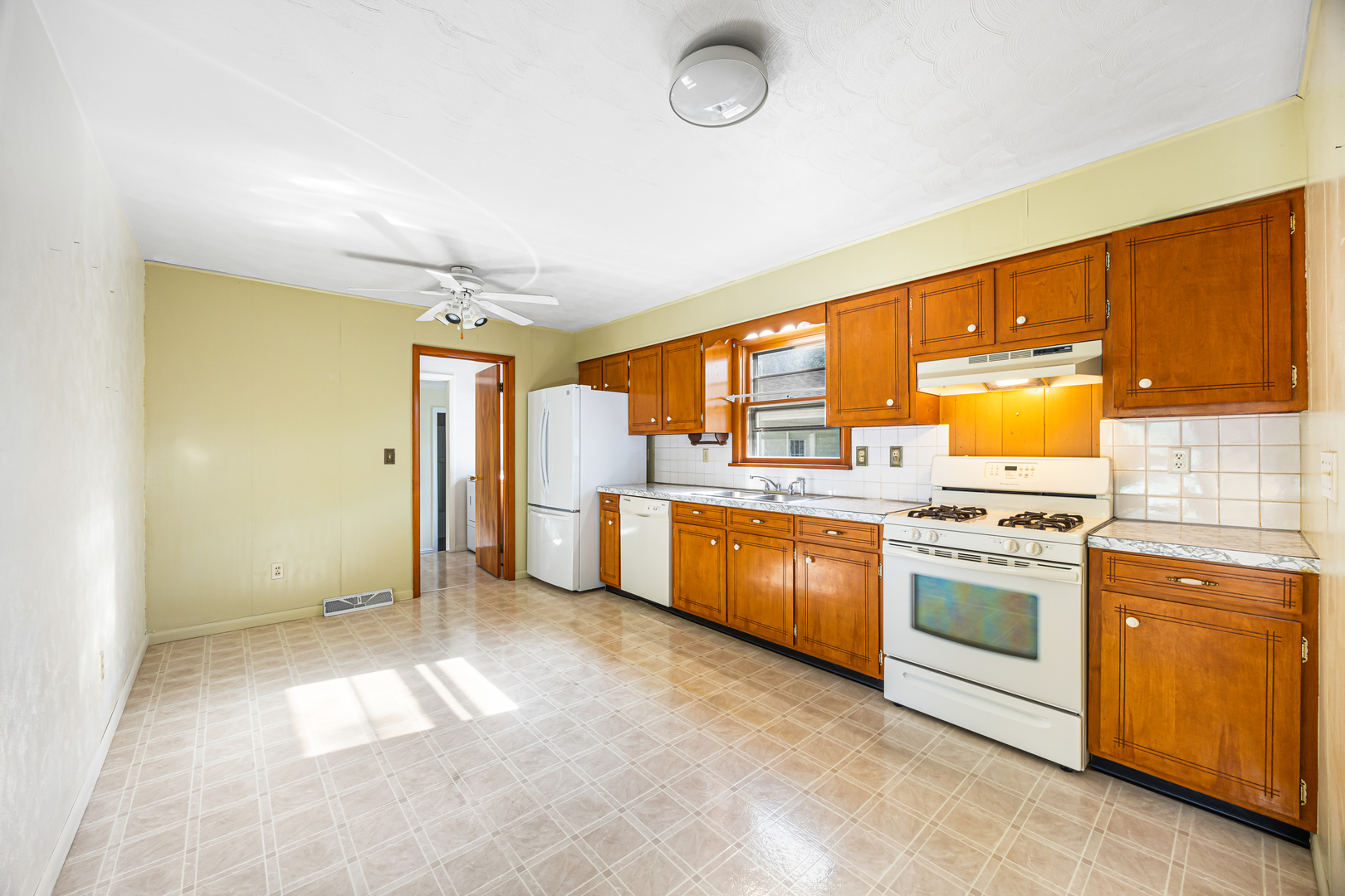421 Geary Street Property Photo 8