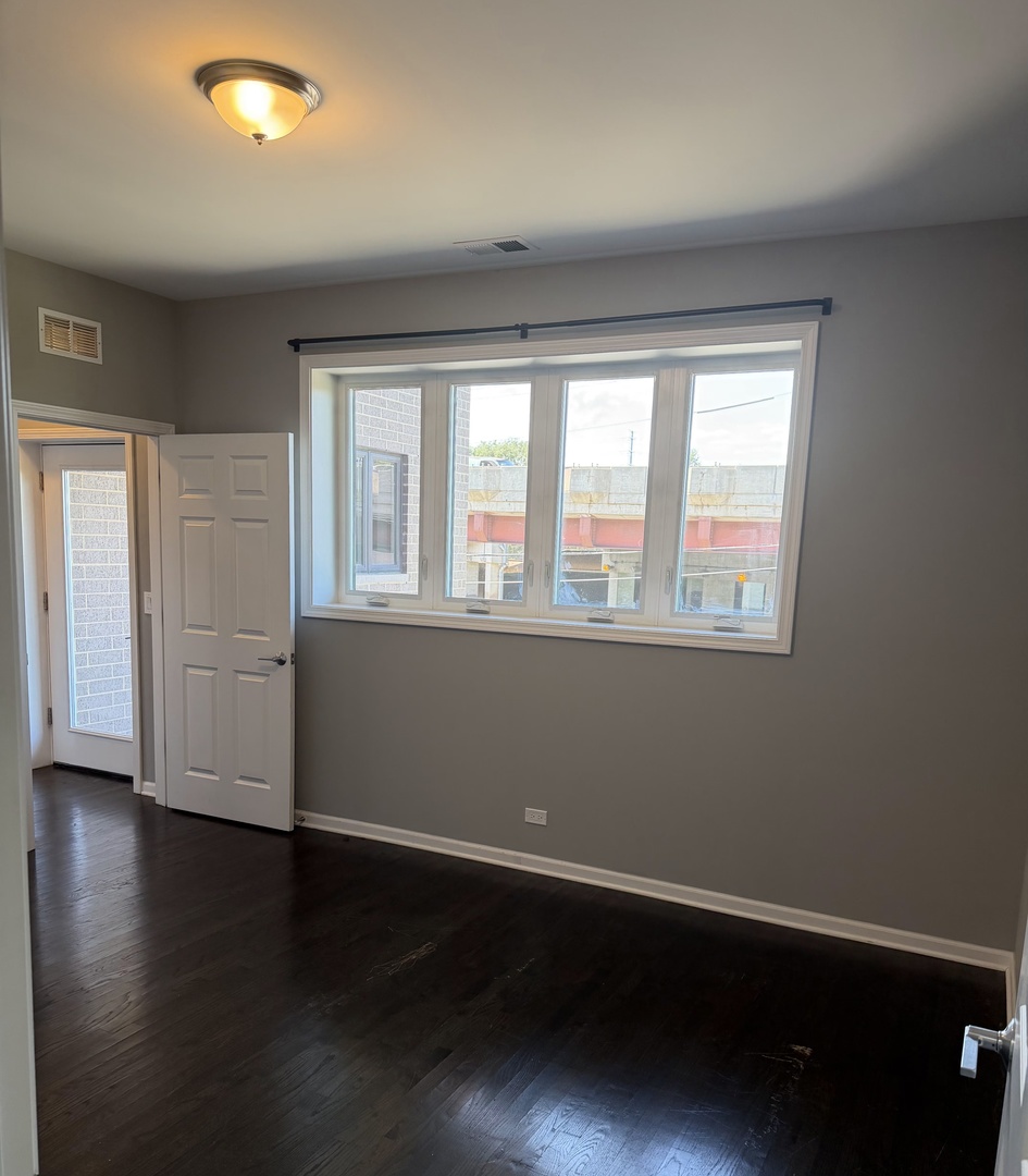 2910 S Archer Avenue 2b Property Photo 14