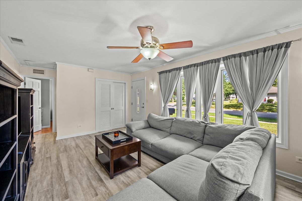 2311 Sigwalt Street Property Photo 4