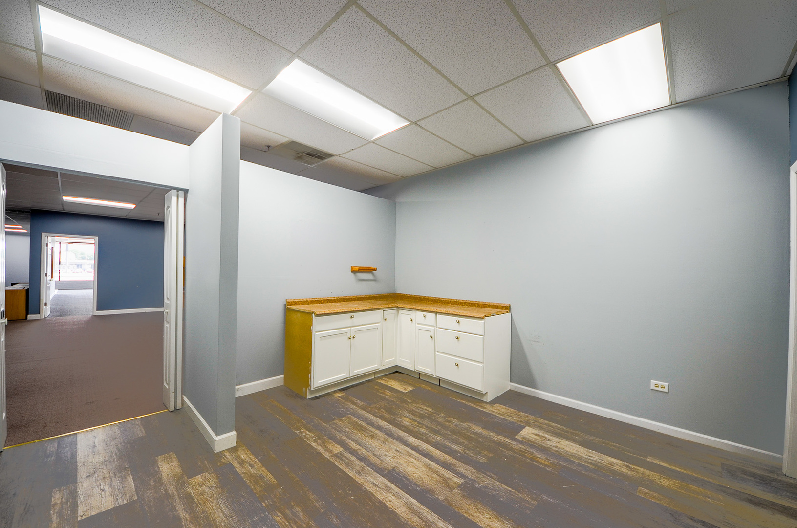 1296 E Dundee Road Property Photo 6