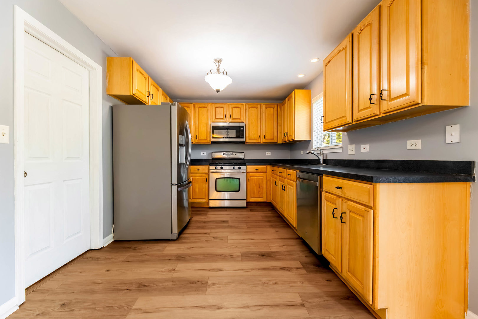 1715 Ivy Lane Property Photo 8