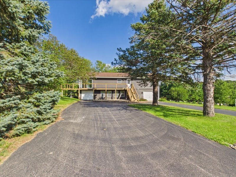 1722 Baintree Road Property Photo 9