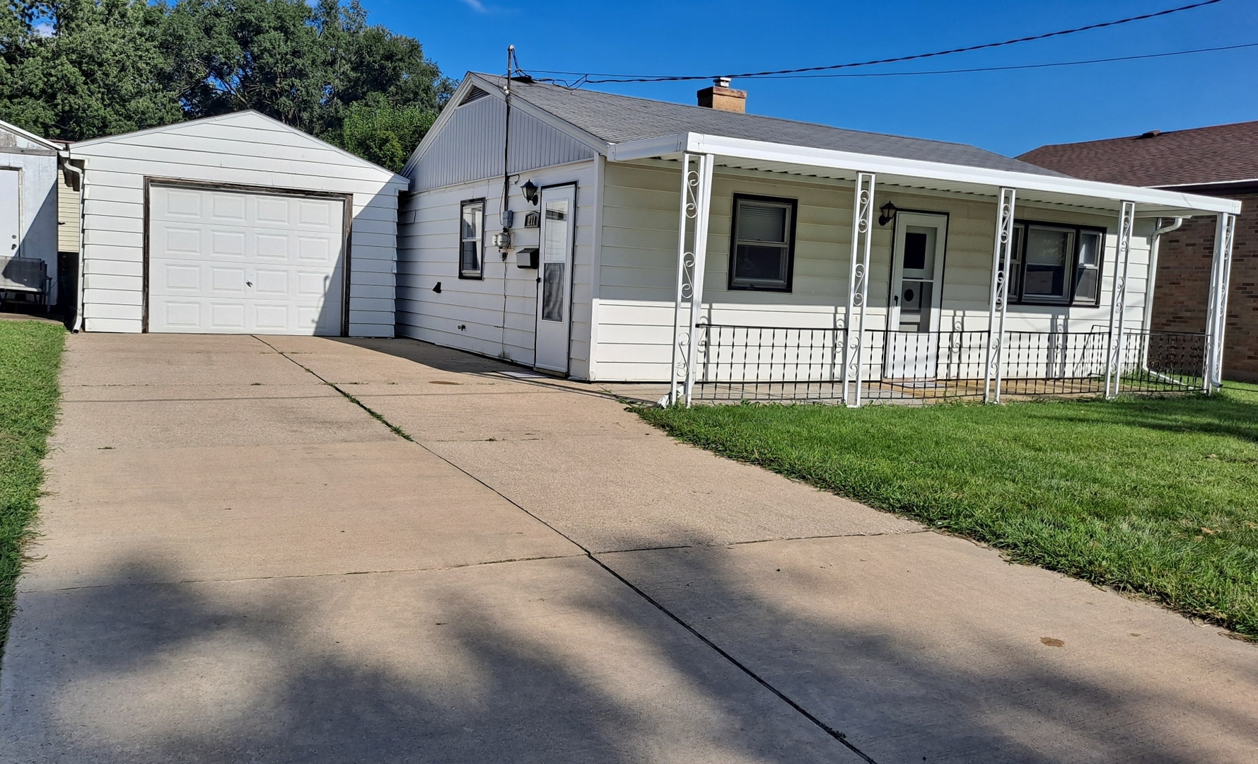 211 Fruit Street Property Photo 1