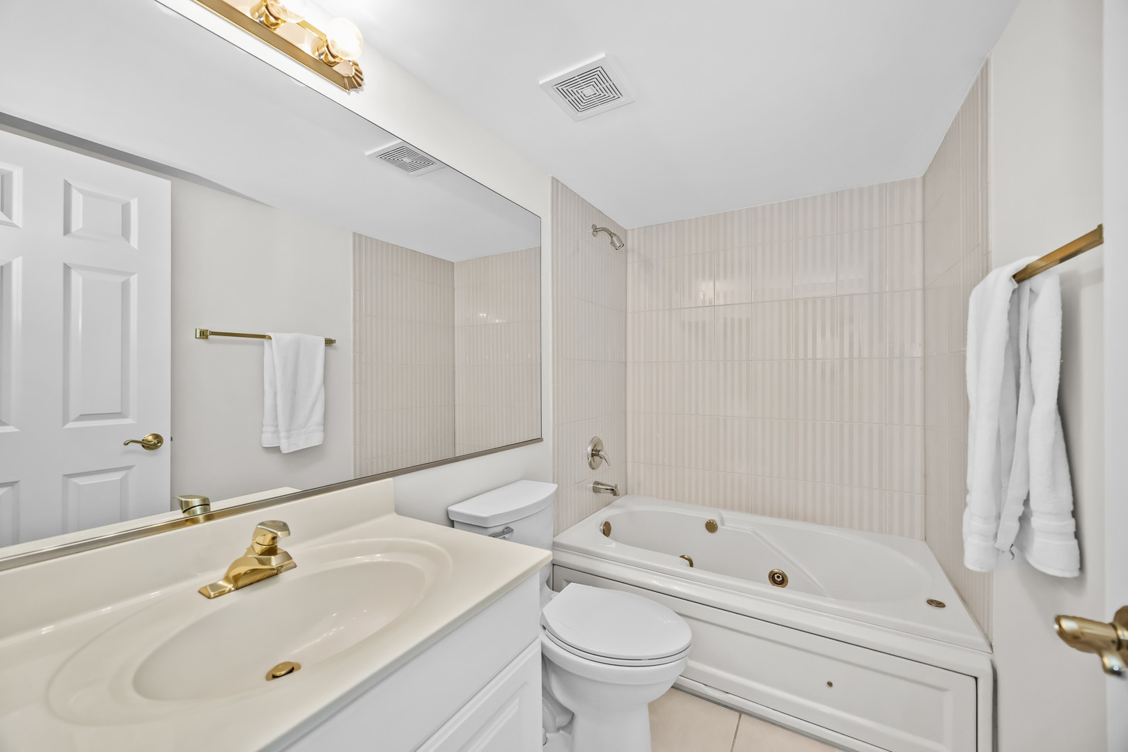 5645 S Cass Avenue 102 Property Photo 11