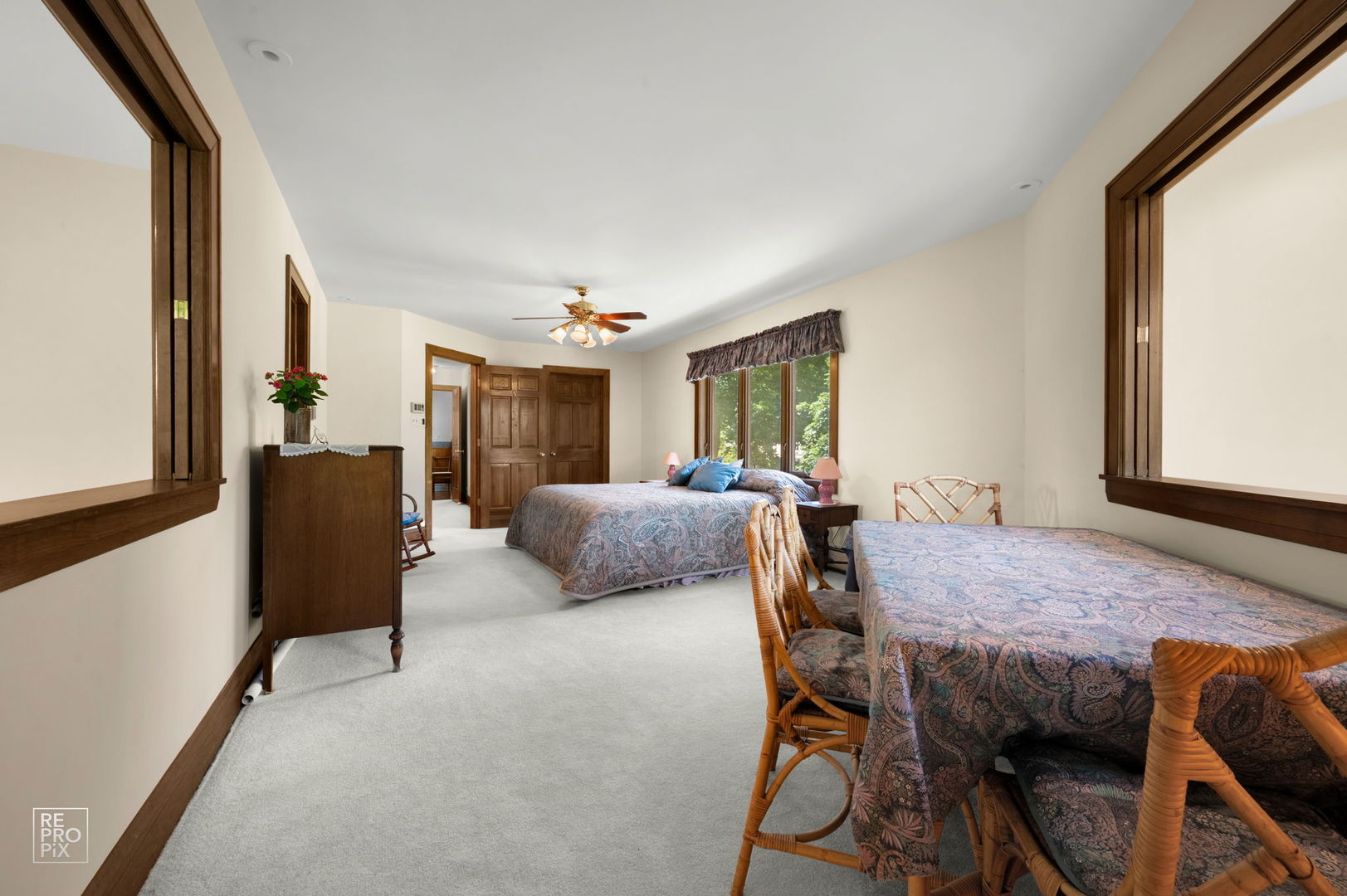 433 S Hill Avenue Property Photo 32
