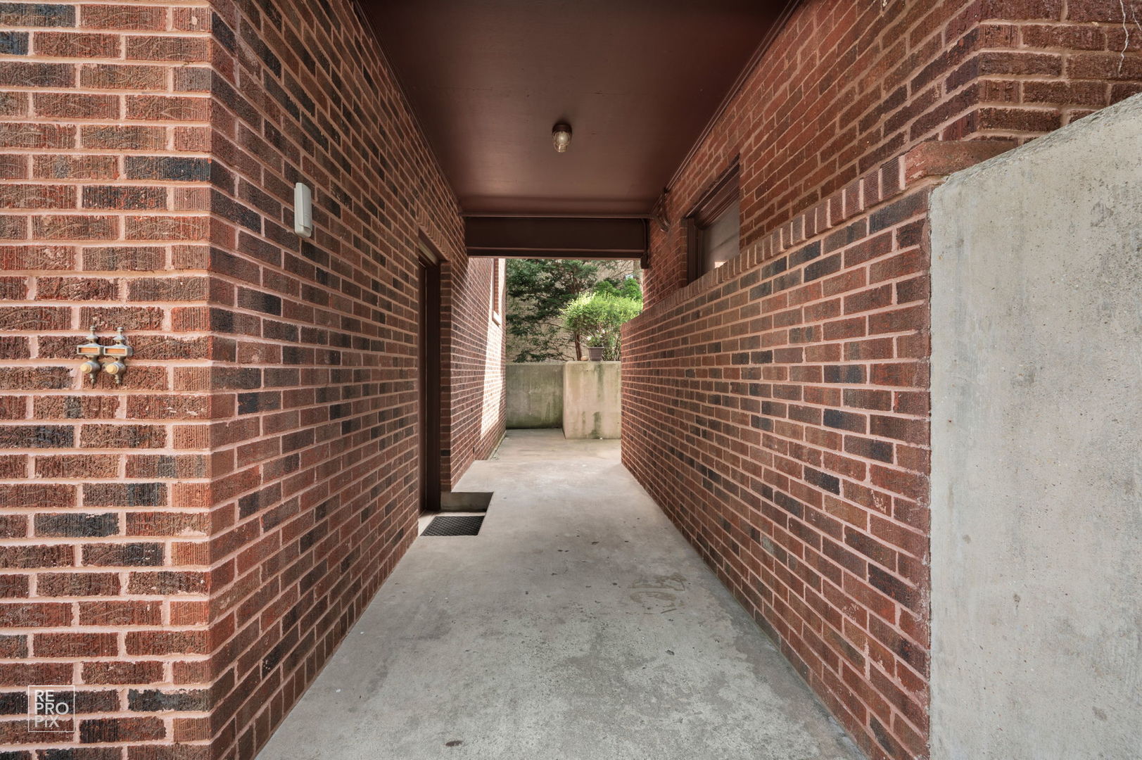 433 S Hill Avenue Property Photo 37