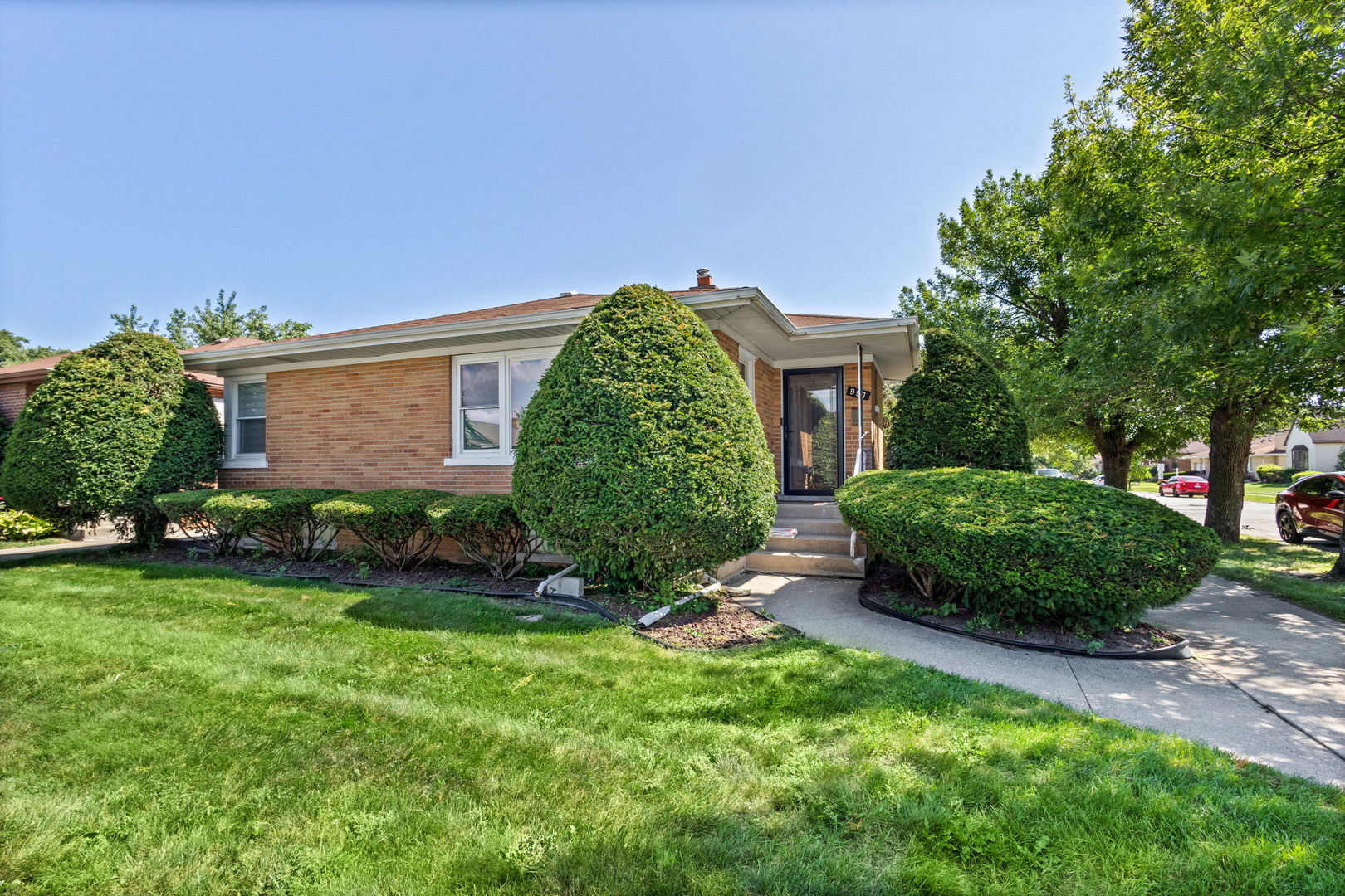 997 Wentworth Avenue Property Photo 1