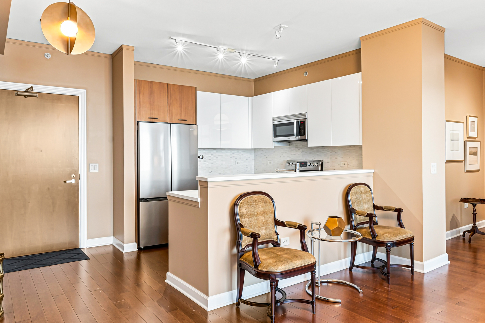 1901 S Calumet Avenue 2105 Property Photo 9