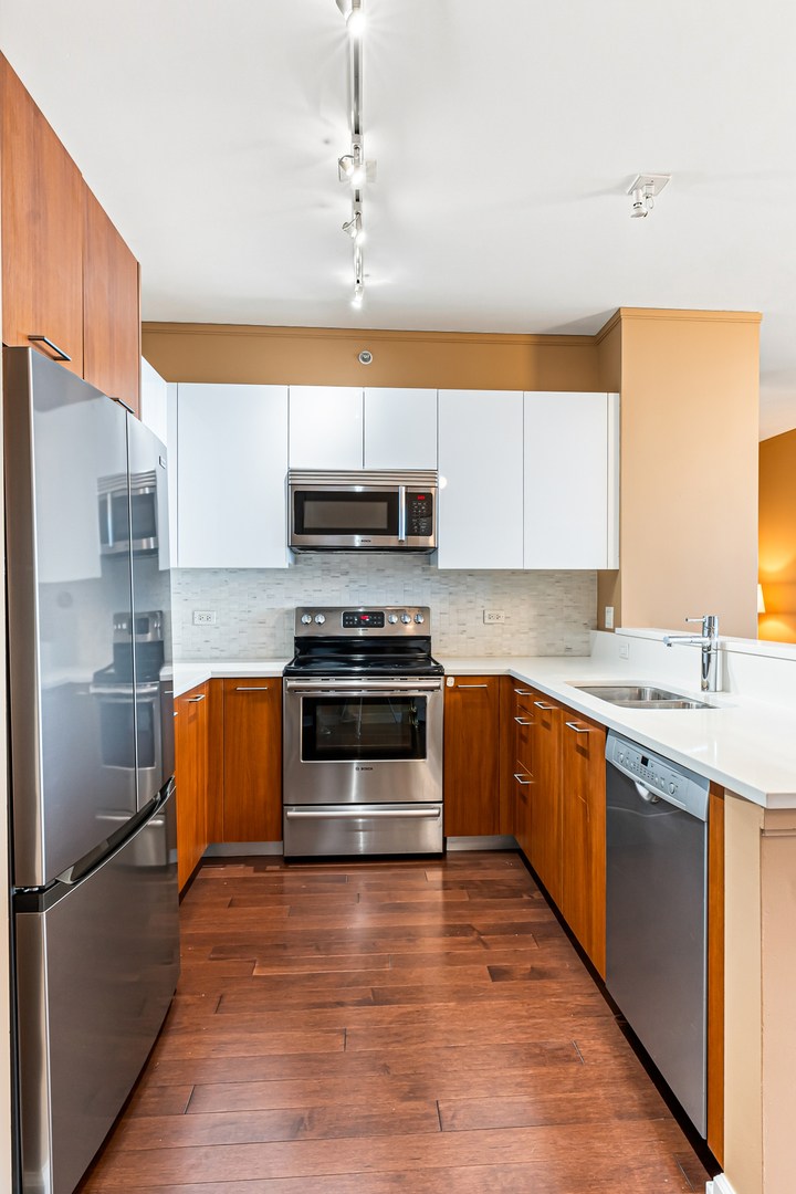 1901 S Calumet Avenue 2105 Property Photo 11