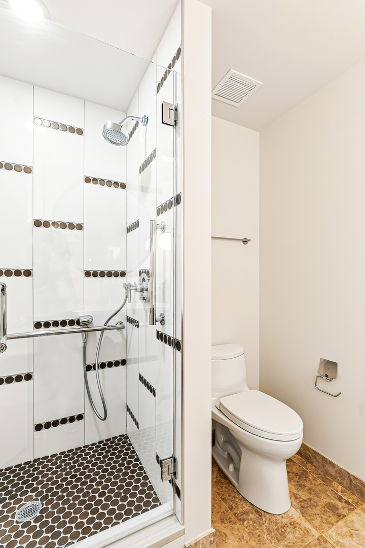 1901 S Calumet Avenue 2105 Property Photo 16