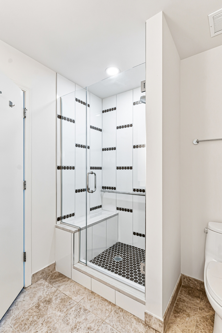 1901 S Calumet Avenue 2105 Property Photo 17