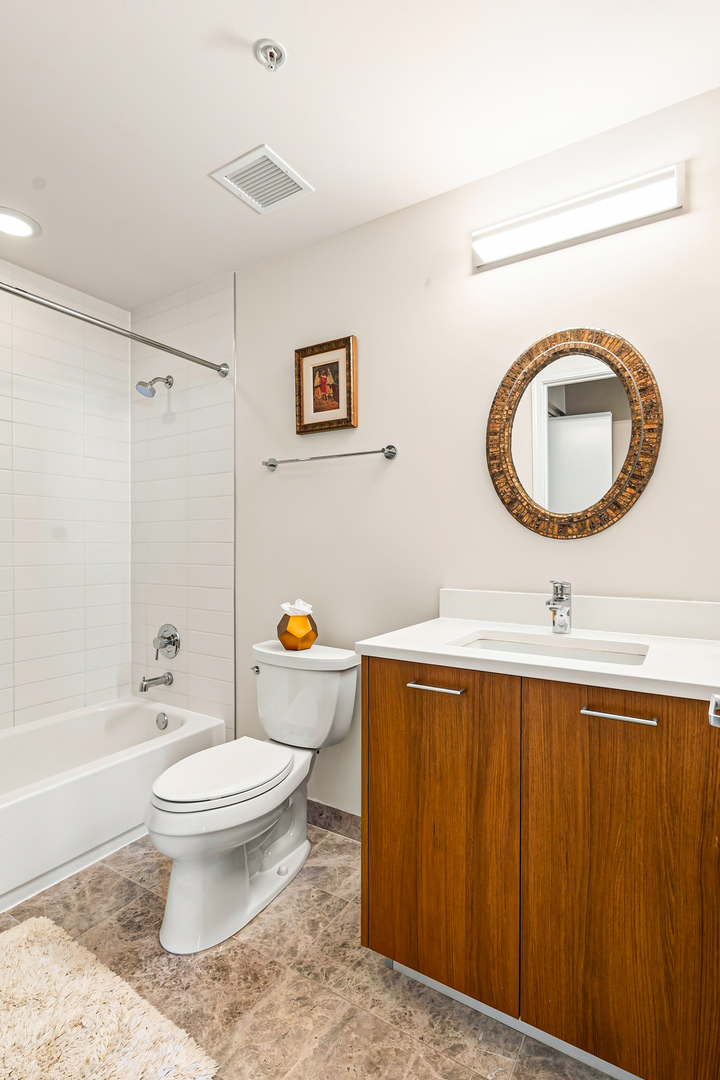 1901 S Calumet Avenue 2105 Property Photo 22