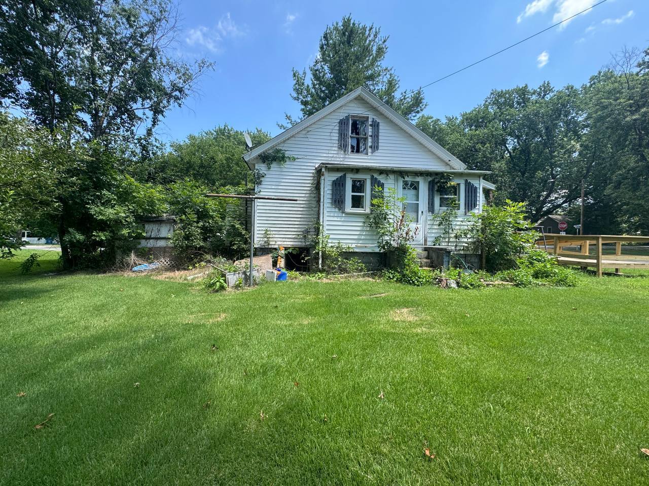 331 E Ellis Street Property Photo 1