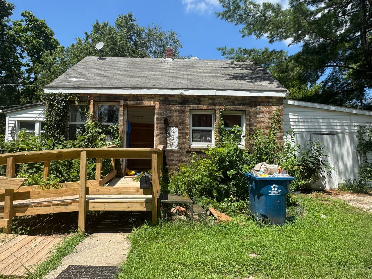 331 E Ellis Street Property Photo 2