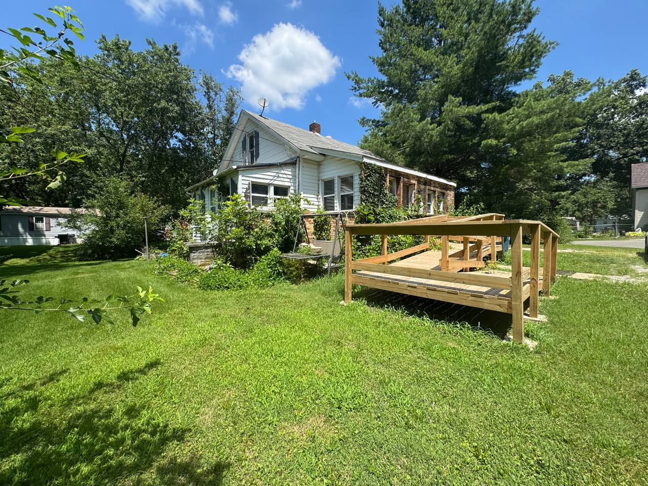 331 E Ellis Street Property Photo 3