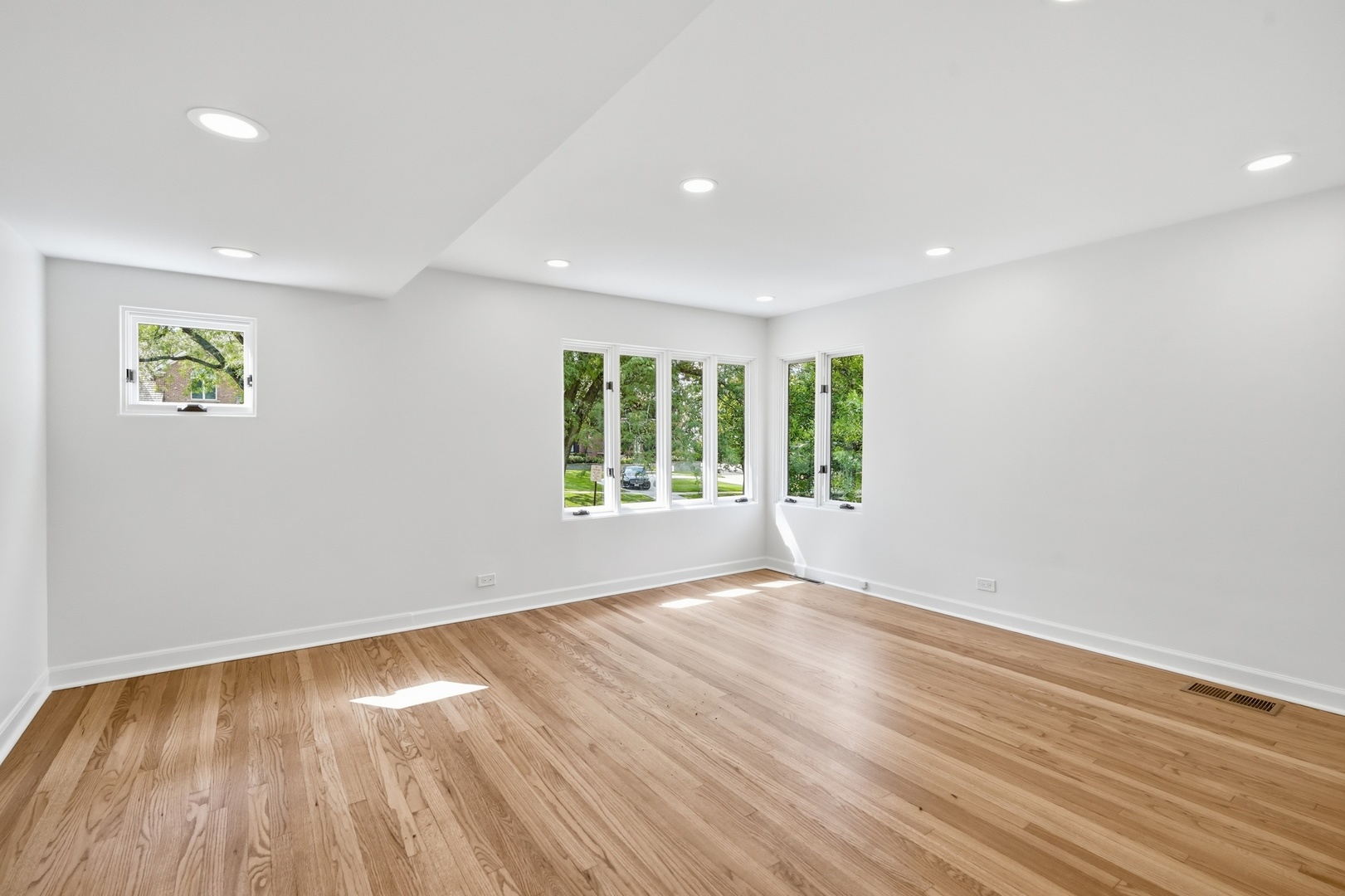 433 N Monroe Street Property Photo 17