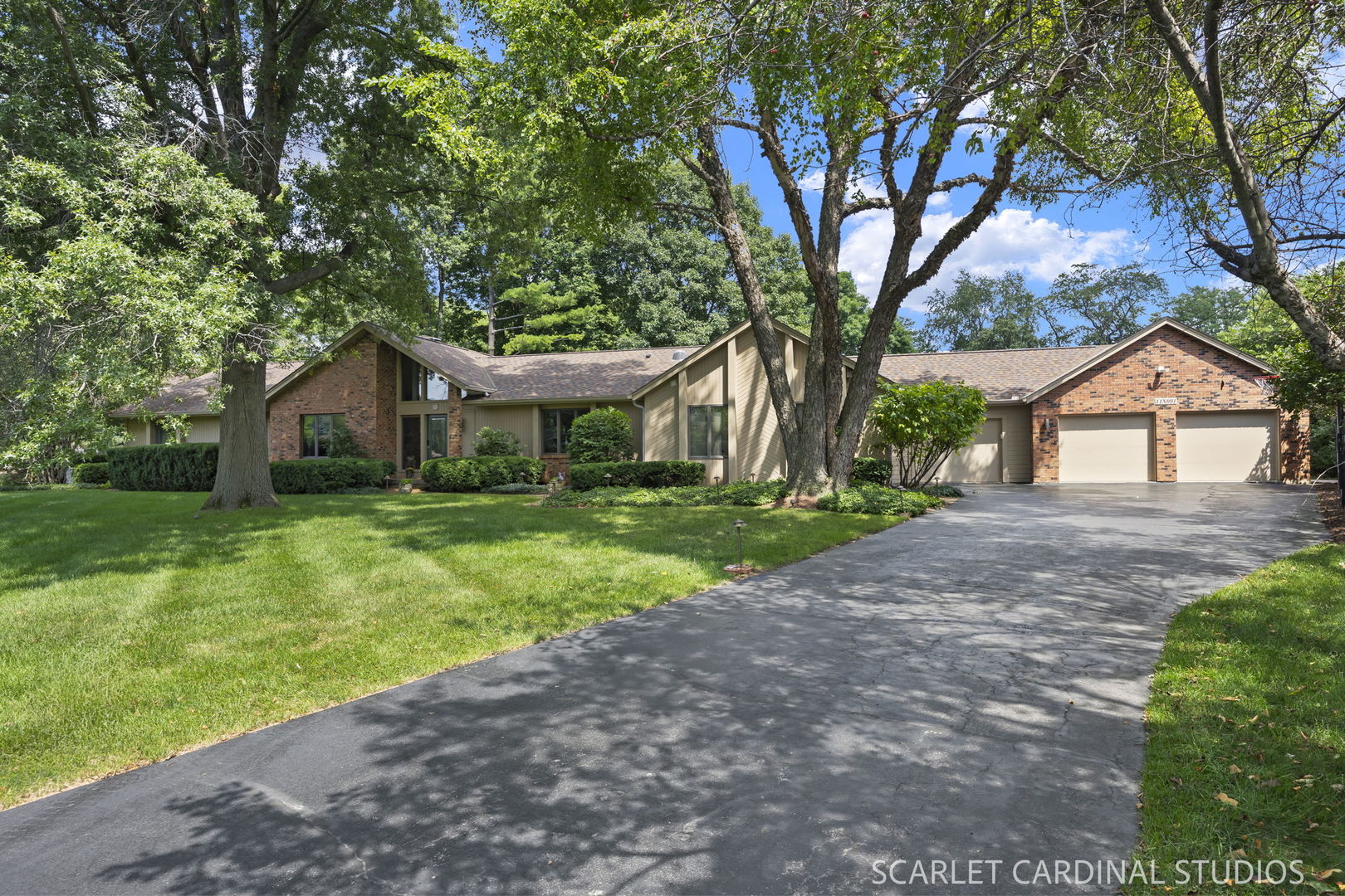 11n091 Johnstown Road Property Photo 1