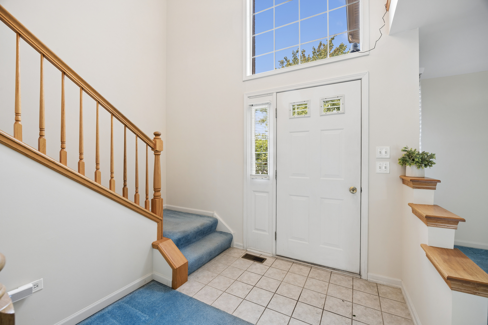 14143 Norwich Lane Property Photo 3