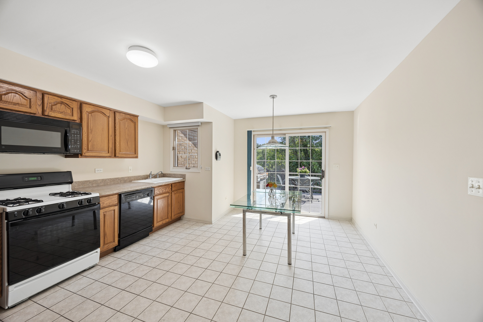 14143 Norwich Lane Property Photo 11