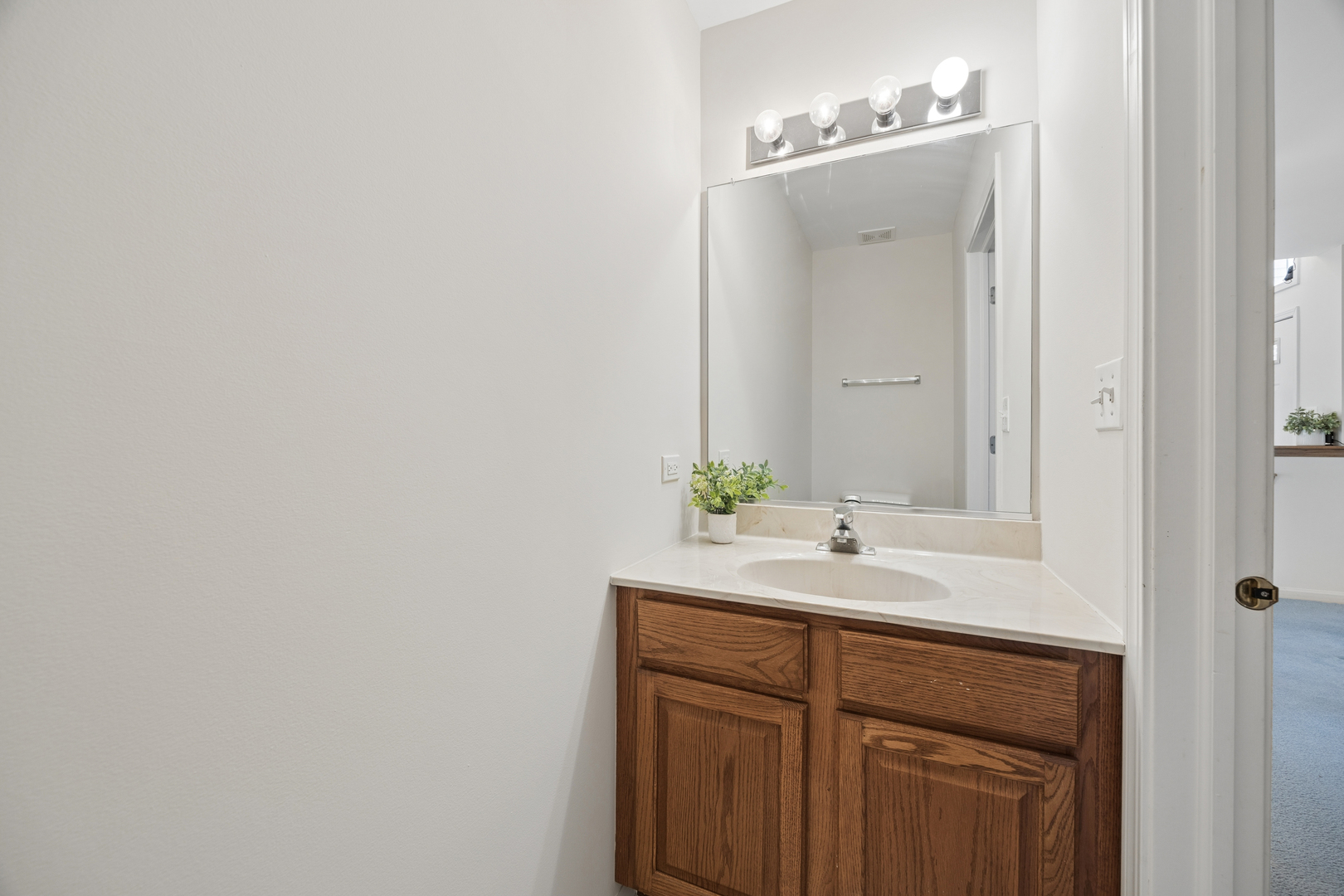 14143 Norwich Lane Property Photo 12