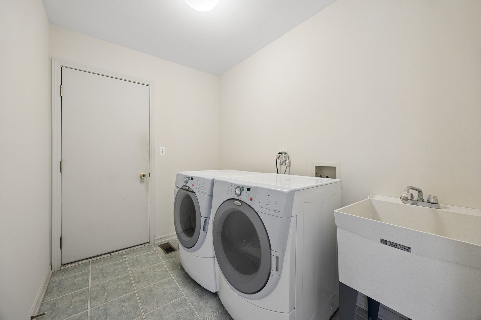 14143 Norwich Lane Property Photo 13