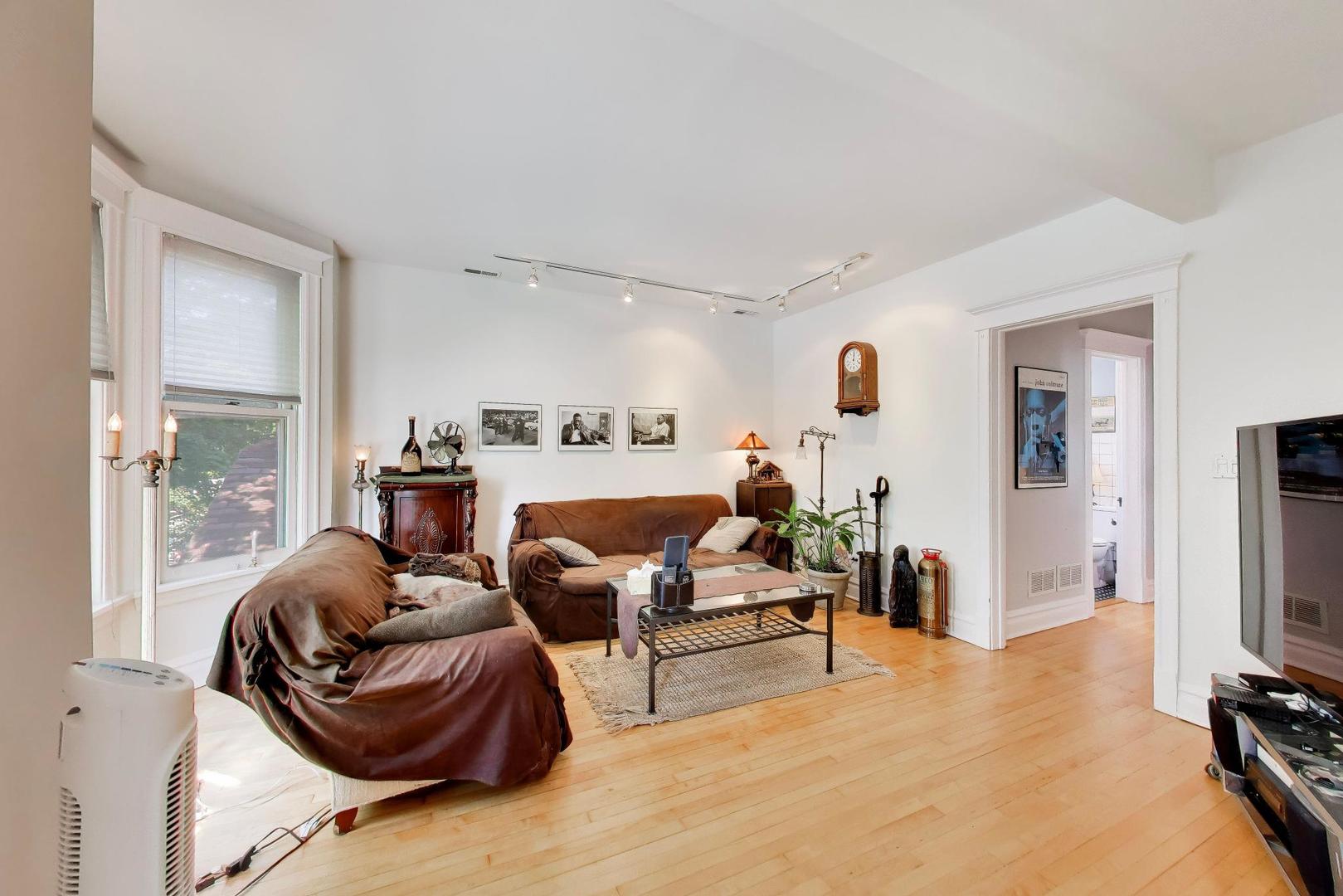 3307 N Oakley Avenue Property Photo 4