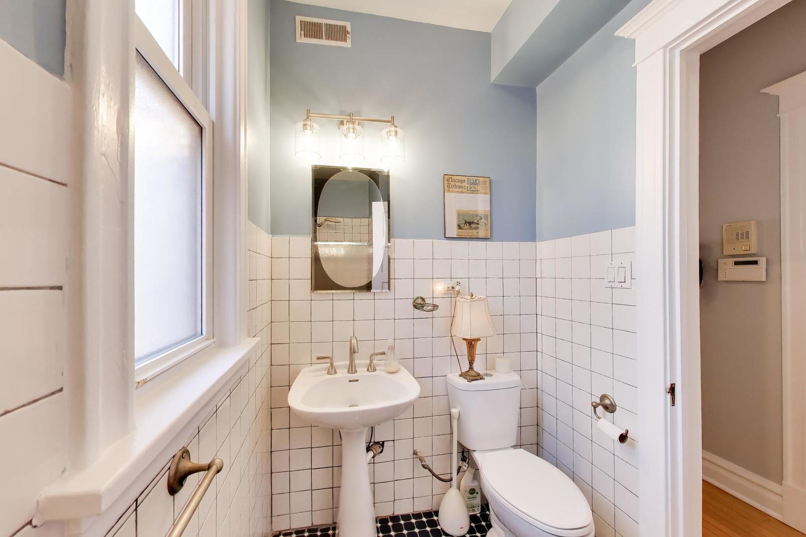3307 N Oakley Avenue Property Photo 10