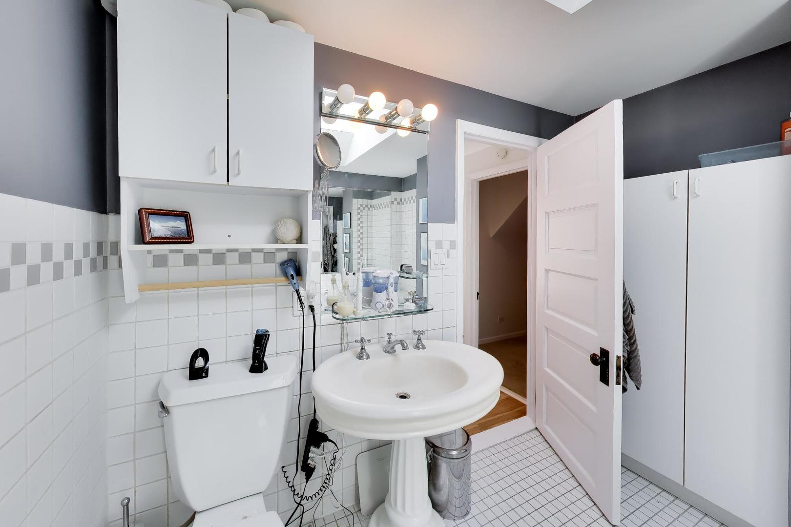 3307 N Oakley Avenue Property Photo 12