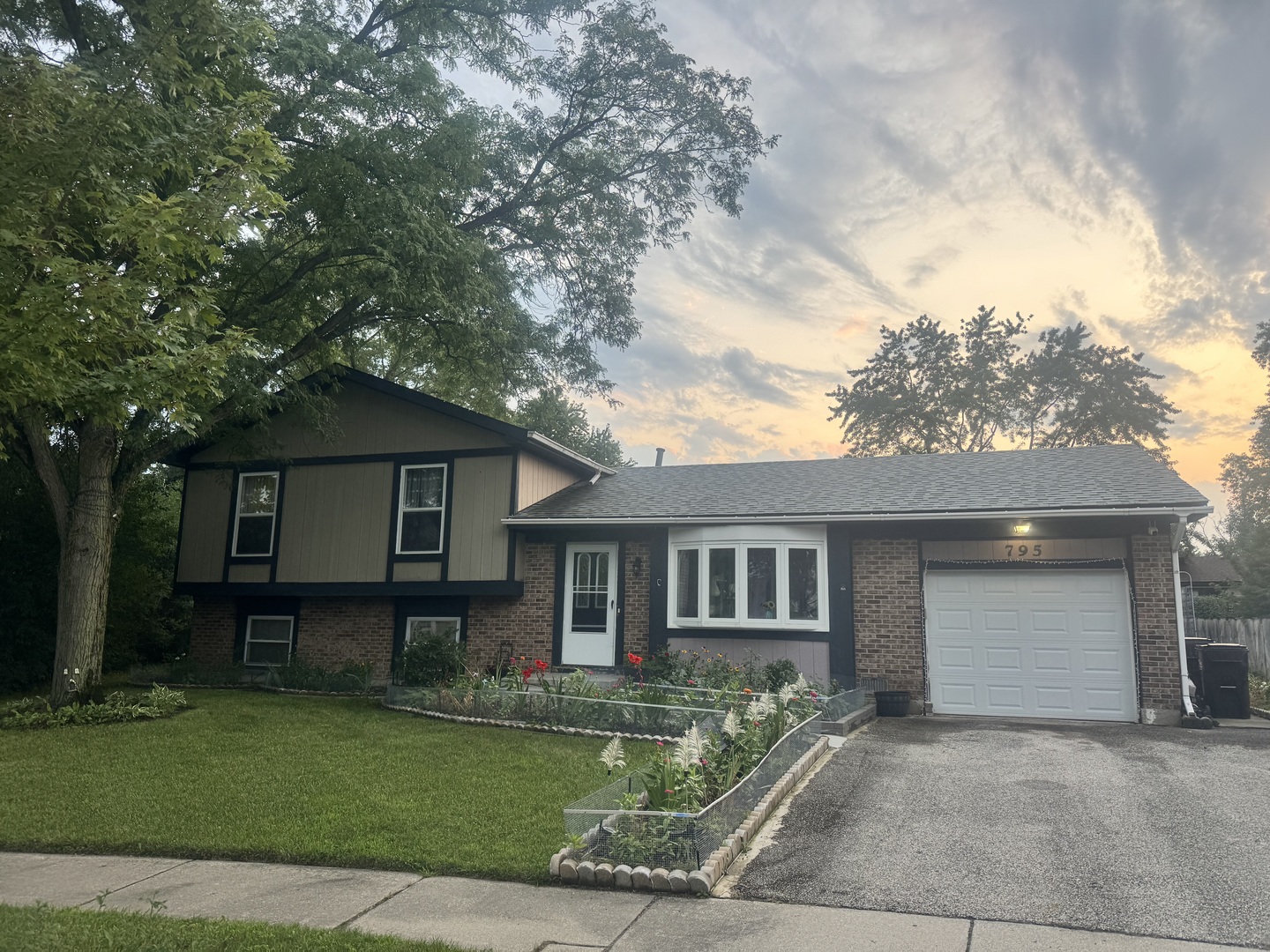 795 Apache Court Property Photo 1