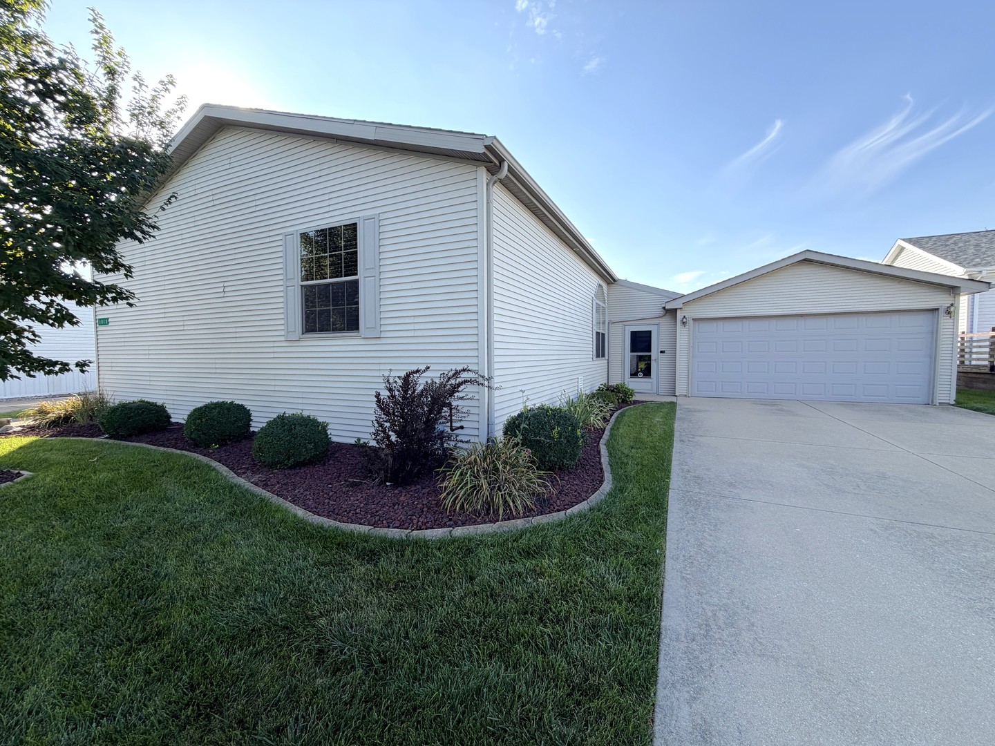 1013 Redbud Road Property Photo 1