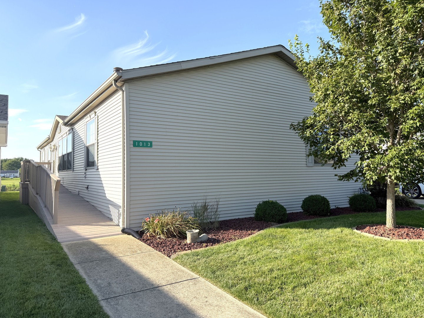 1013 Redbud Road Property Photo 2