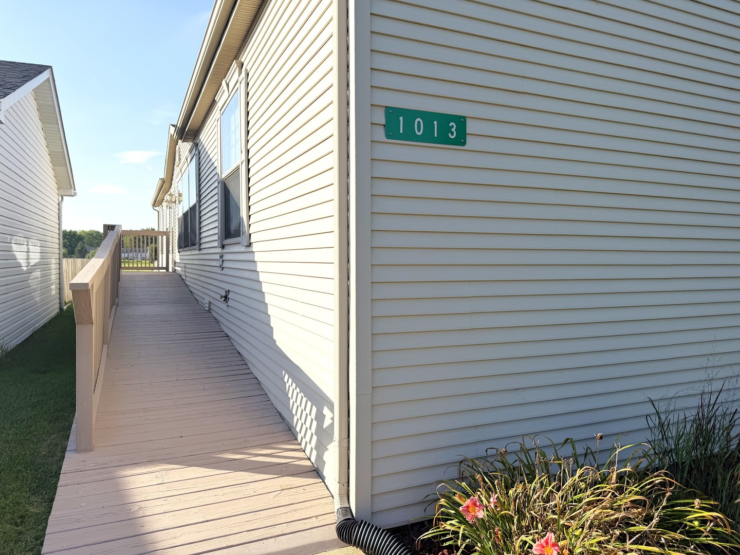 1013 Redbud Road Property Photo 3
