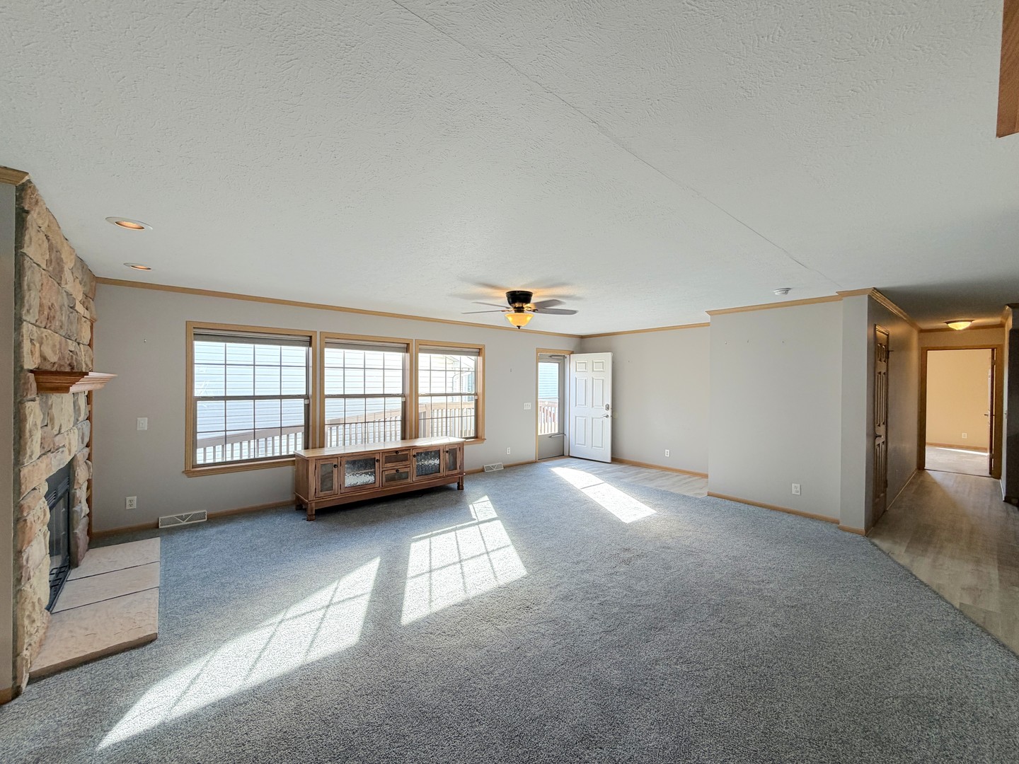 1013 Redbud Road Property Photo 11