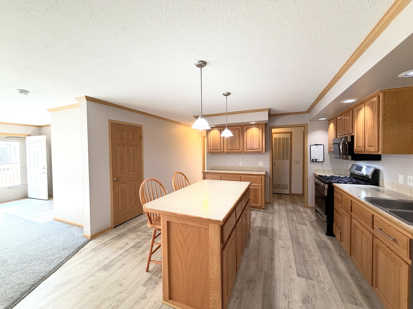 1013 Redbud Road Property Photo 13