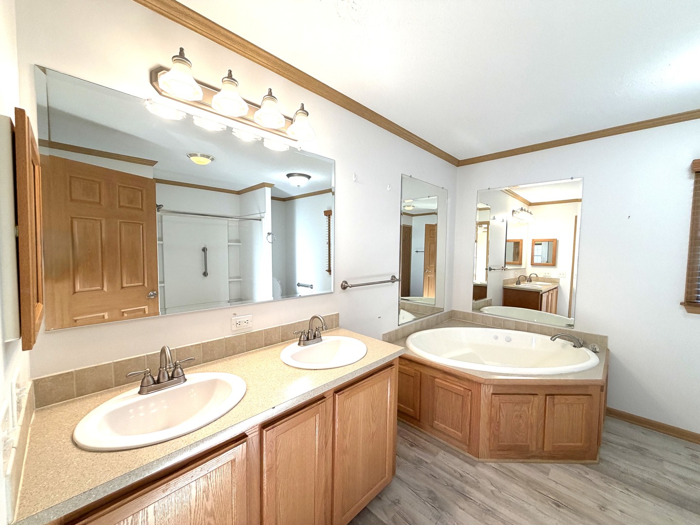 1013 Redbud Road Property Photo 24