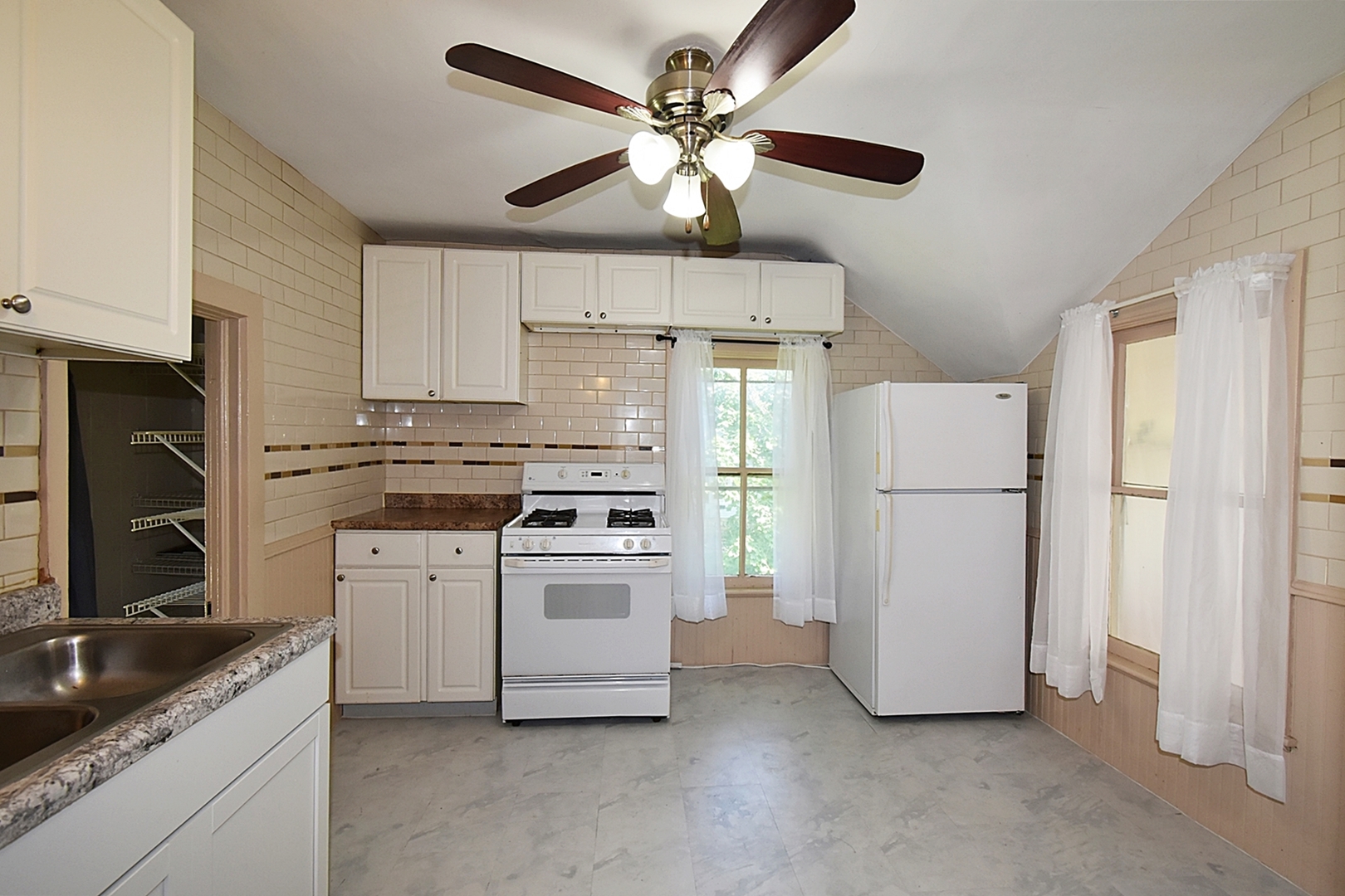 105 N Jefferson Street 2 Property Photo 3