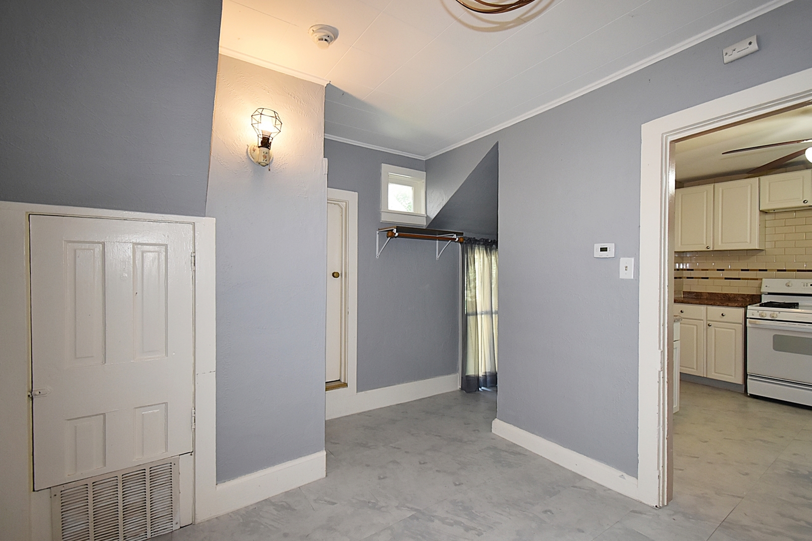 105 N Jefferson Street 2 Property Photo 6