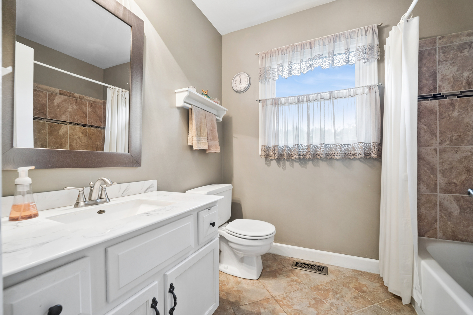 11n583 Howard Avenue Property Photo 21
