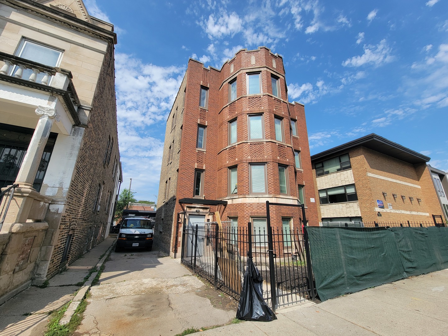 6418 S Vernon Avenue Property Photo 1