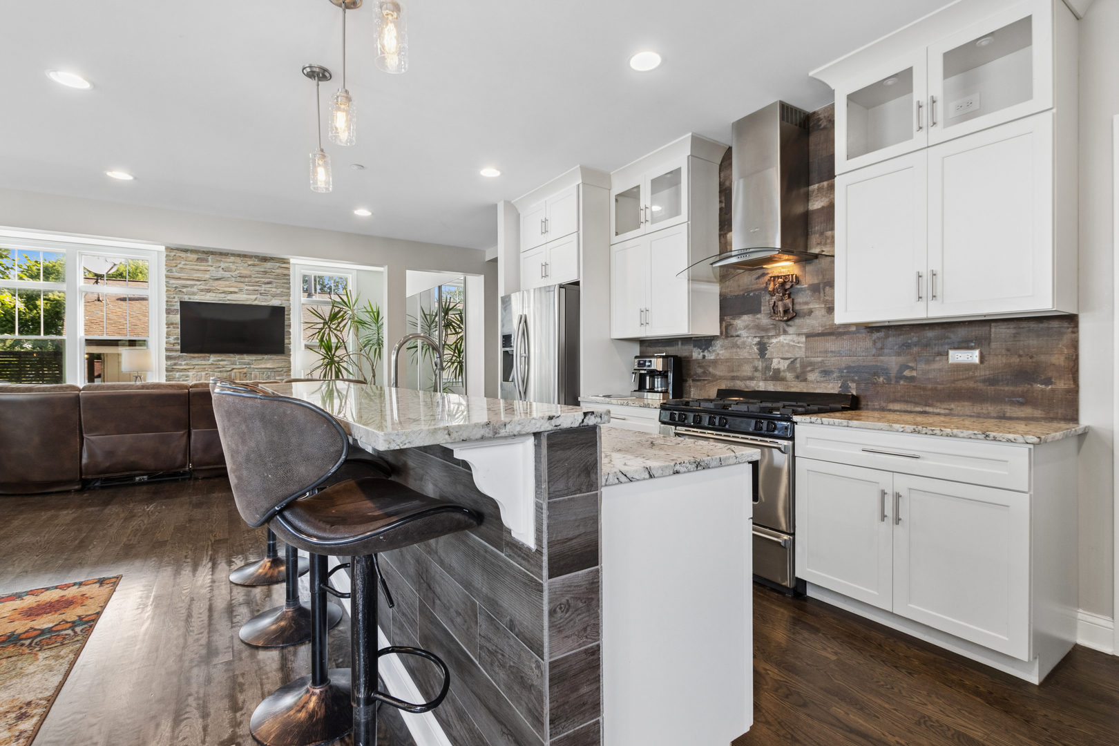 19108 W Lake View Avenue Property Photo 10