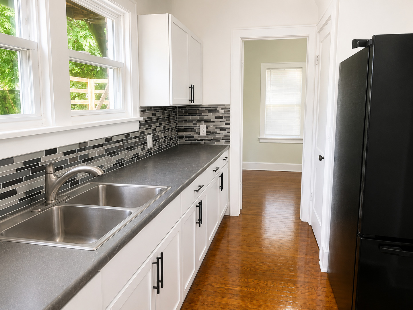 1219 25th Avenue Property Photo 3