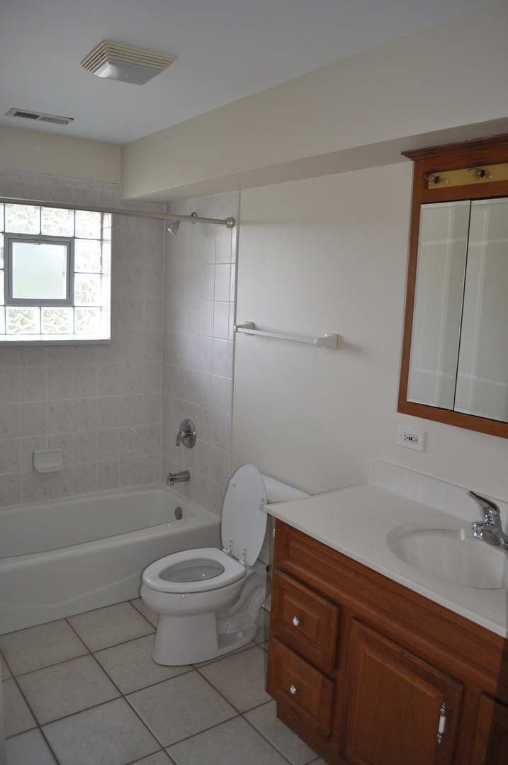 223 S Rush Street 2d Property Photo 8