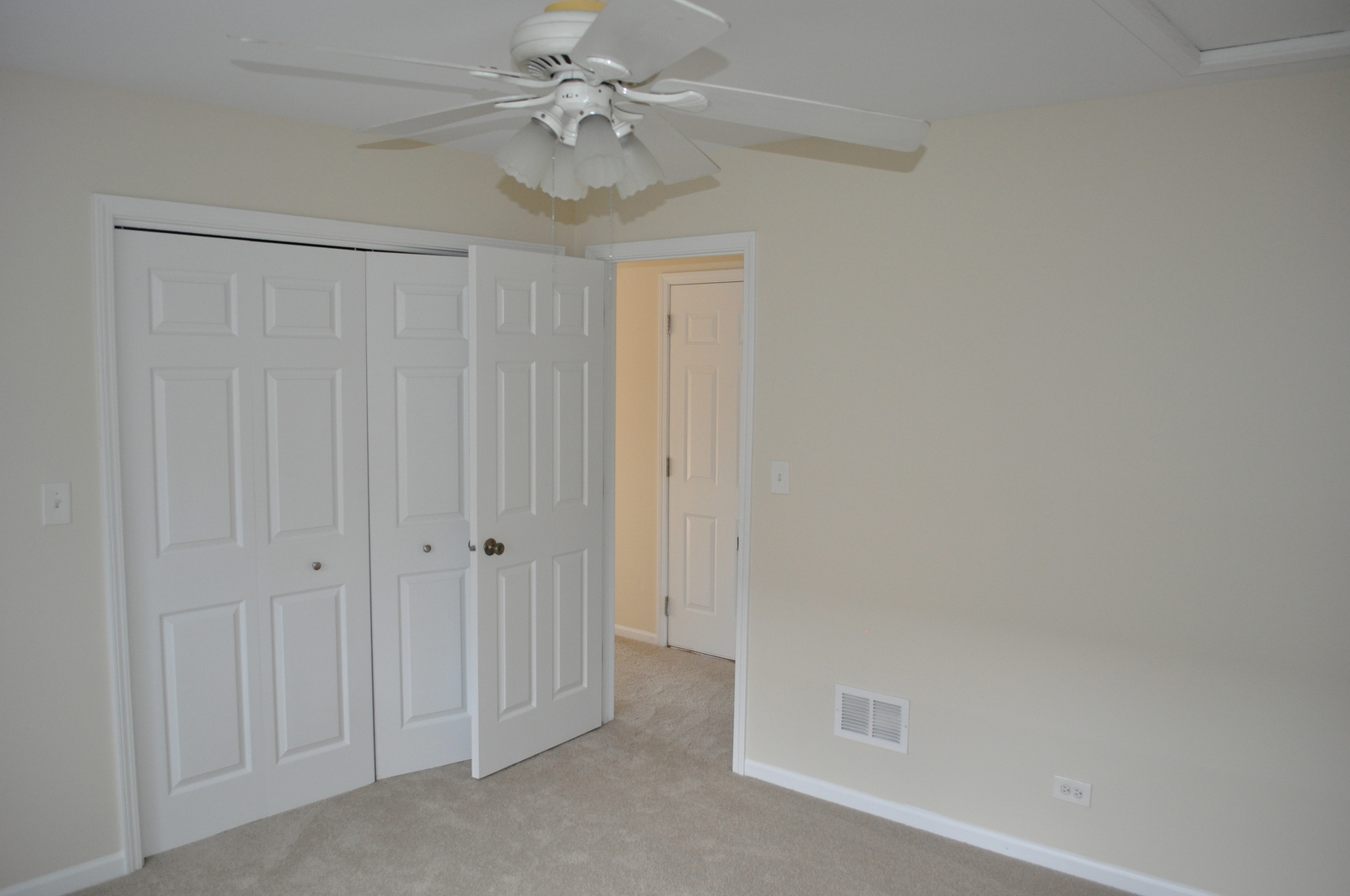 223 S Rush Street 2d Property Photo 9