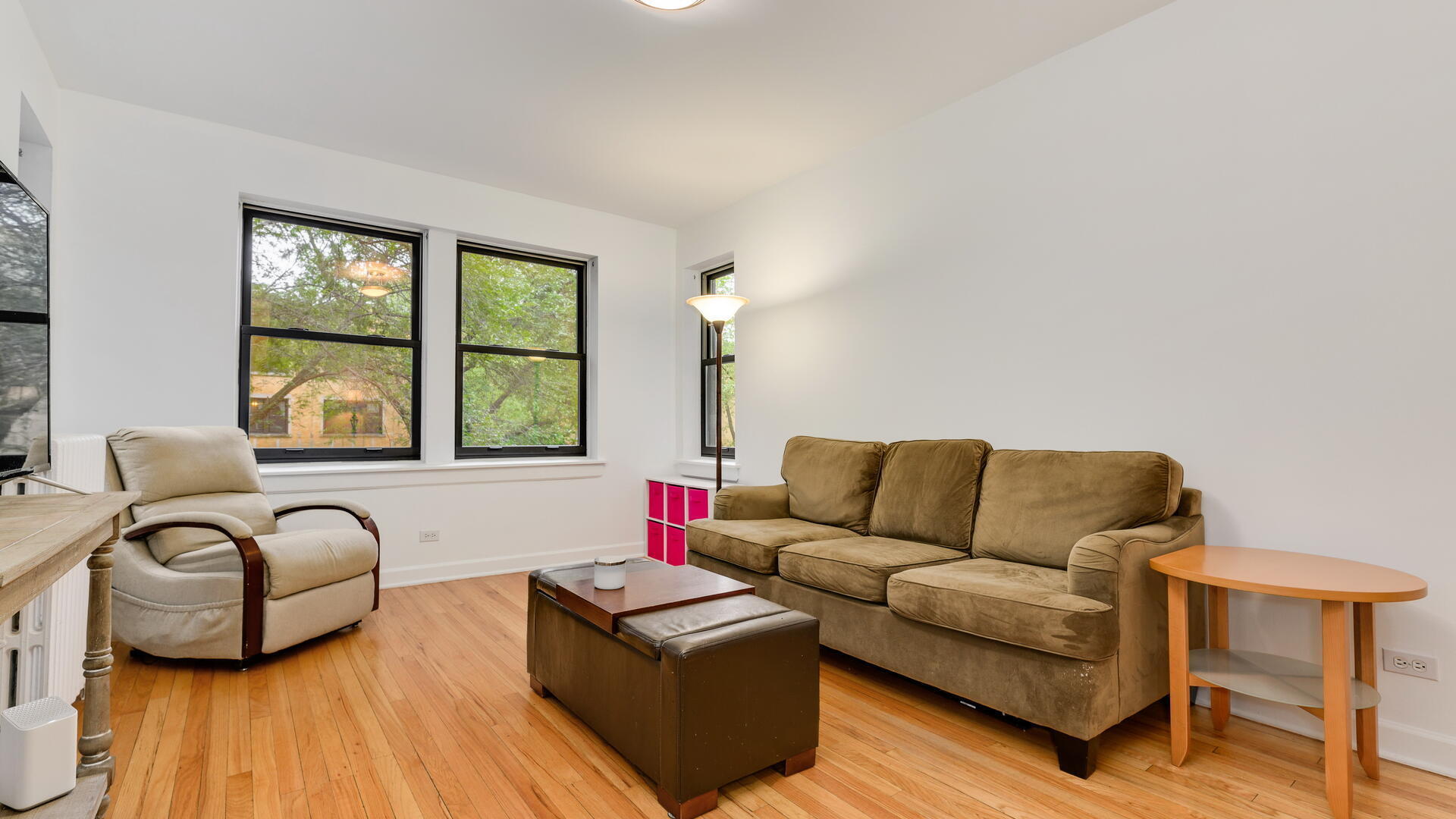 1850 W Lunt Avenue 2 Property Photo 4
