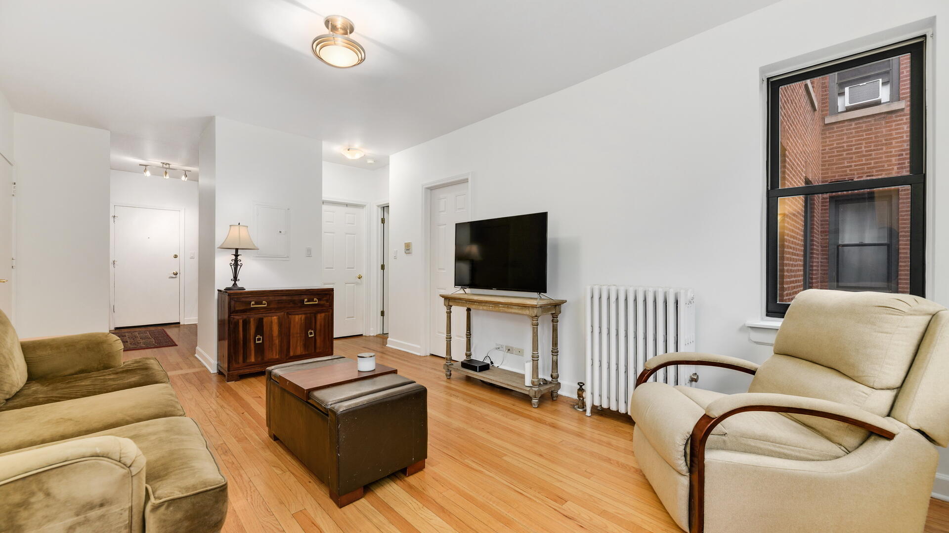 1850 W Lunt Avenue 2 Property Photo 5