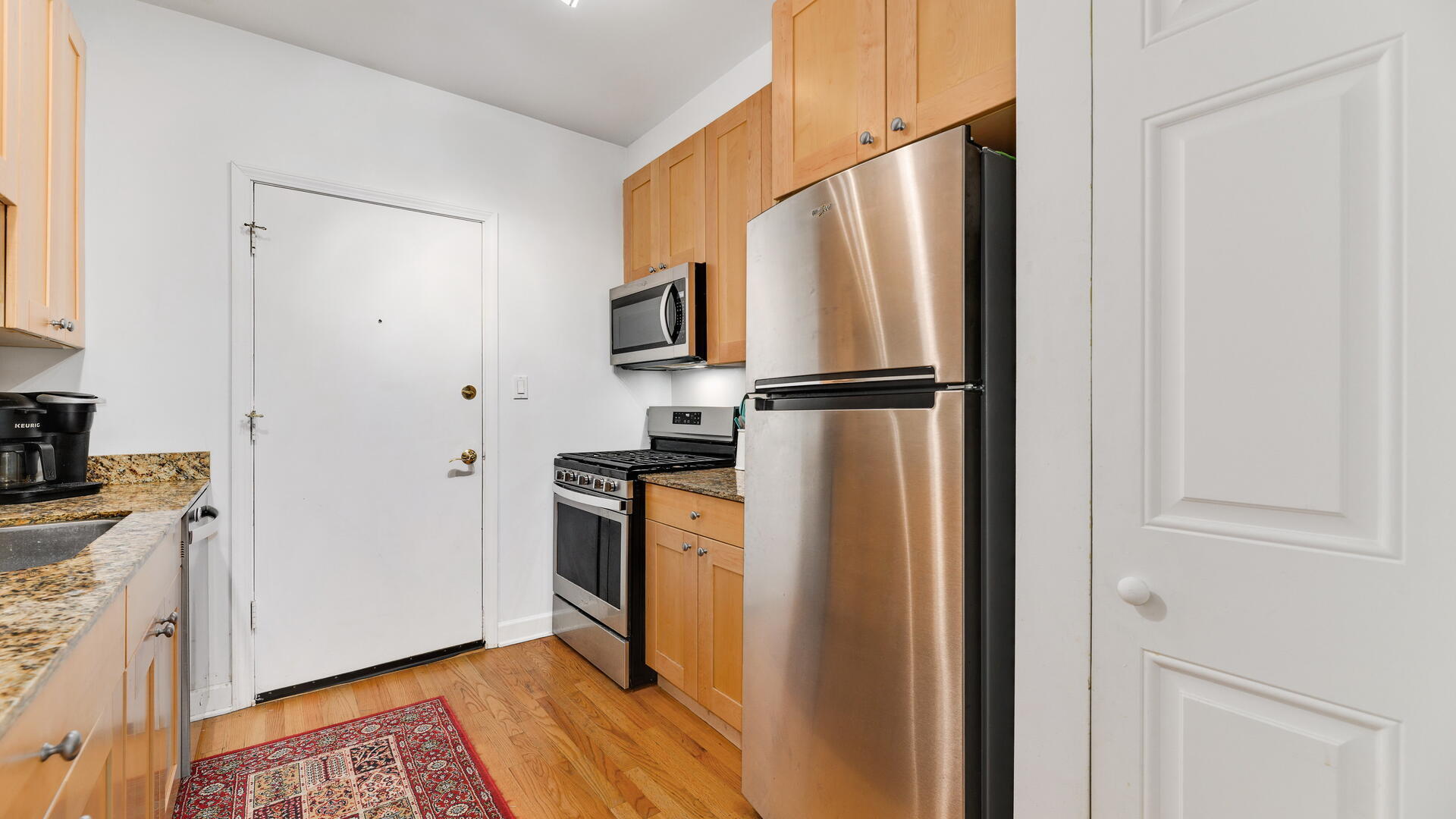 1850 W Lunt Avenue 2 Property Photo 7