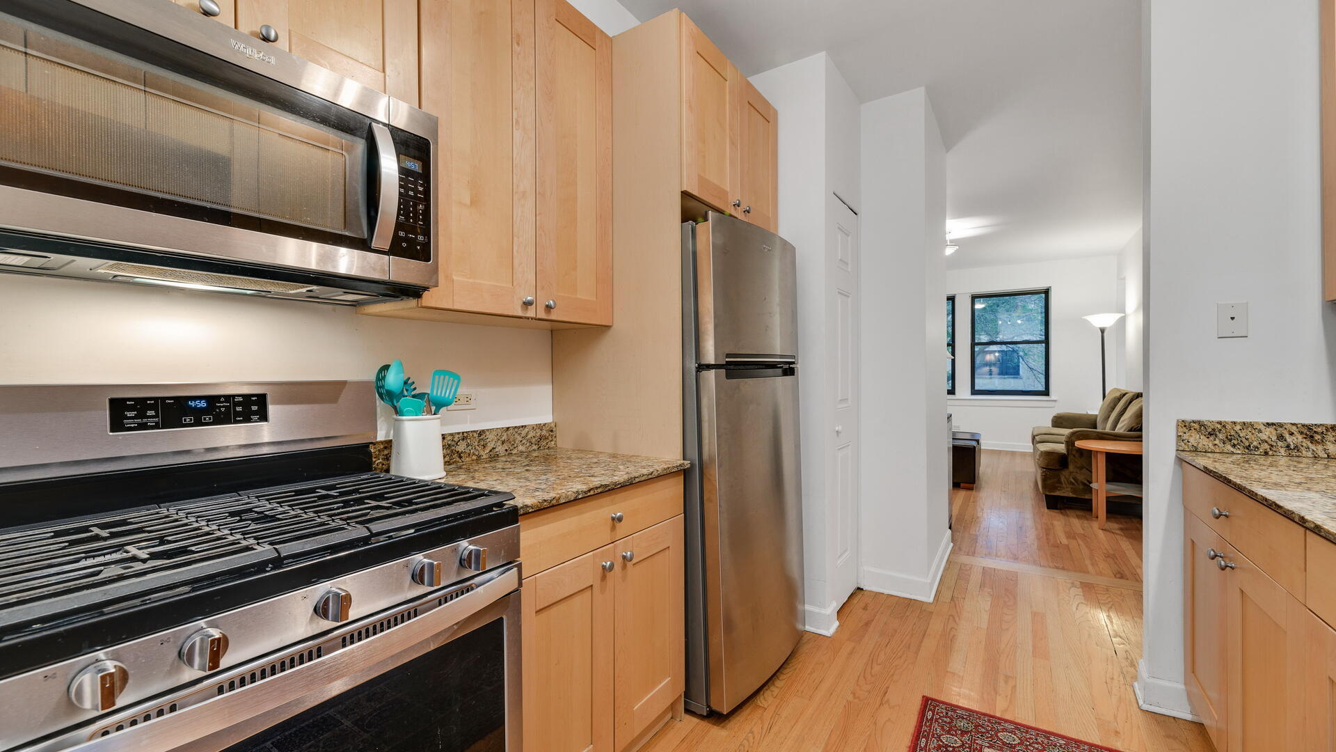 1850 W Lunt Avenue 2 Property Photo 8