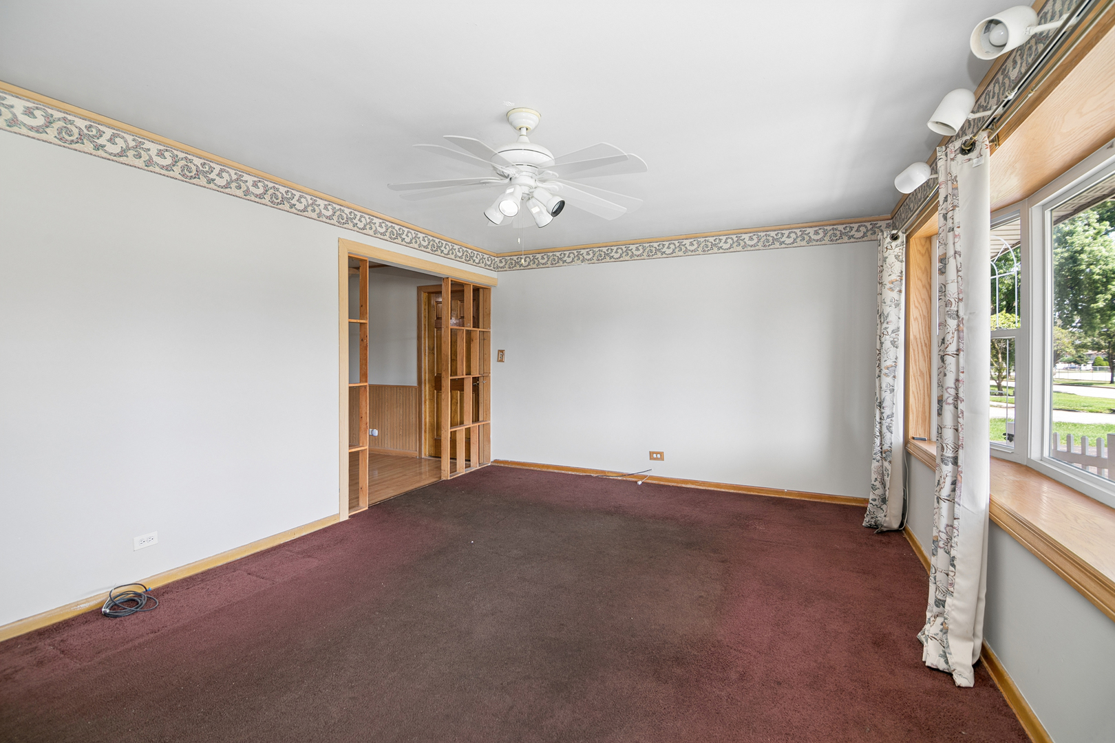 7840 W 76th Street Property Photo 3
