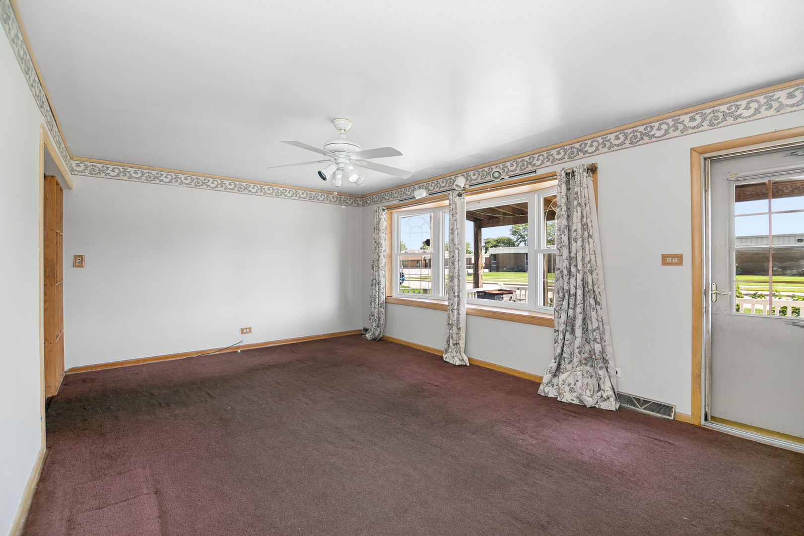 7840 W 76th Street Property Photo 4