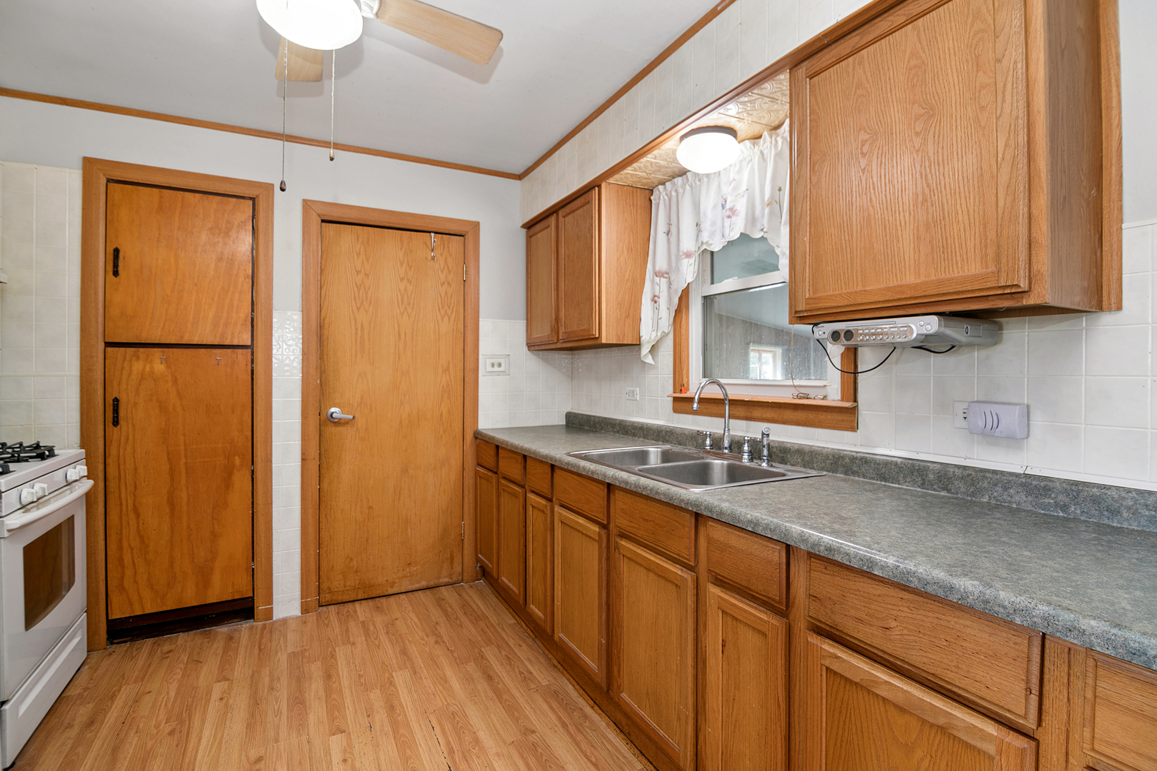 7840 W 76th Street Property Photo 6